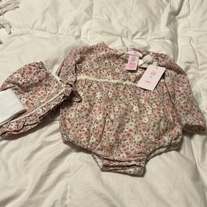 Tommy Bahama baby girl bubble with bonnet and socks. NWT size 9m